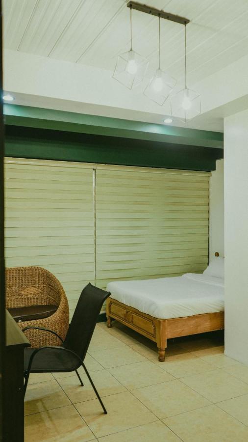2428 Suites Urdaneta 外观 照片