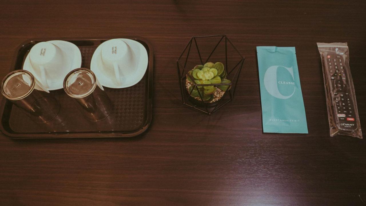 2428 Suites Urdaneta 外观 照片