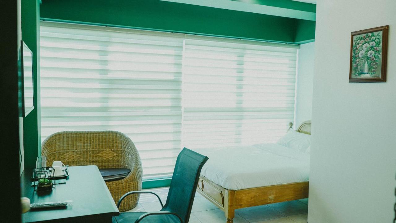 2428 Suites Urdaneta 外观 照片