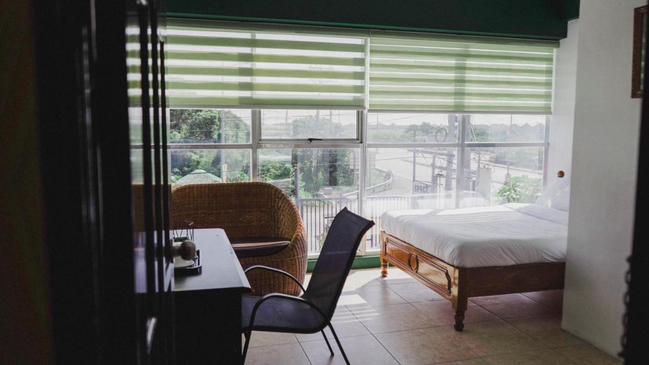 2428 Suites Urdaneta 外观 照片