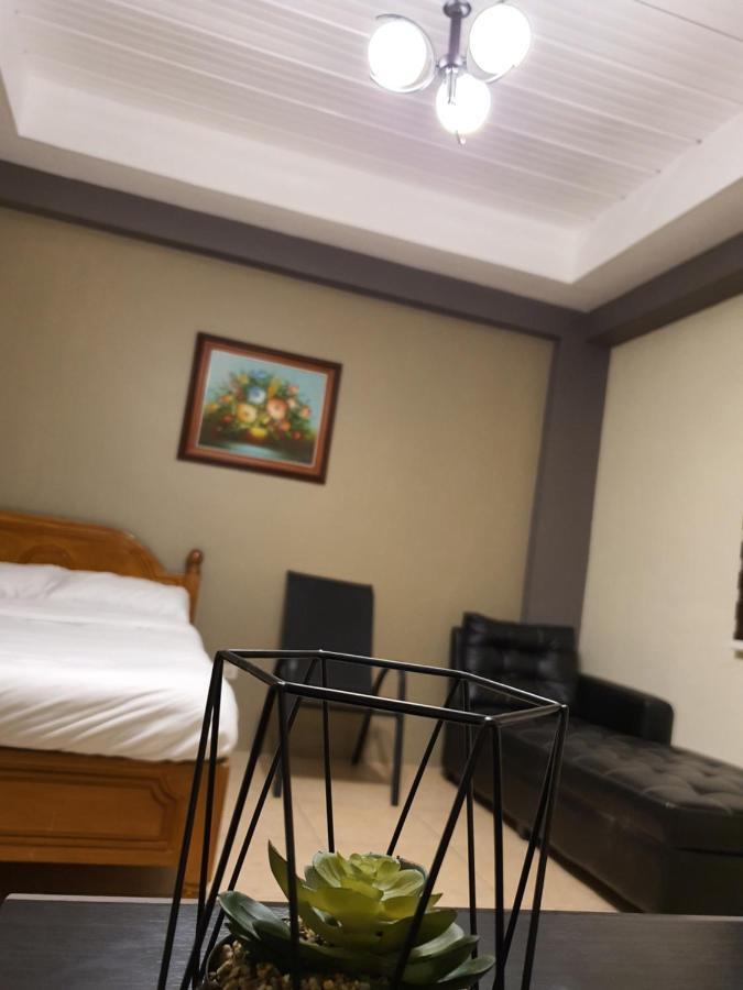 2428 Suites Urdaneta 外观 照片