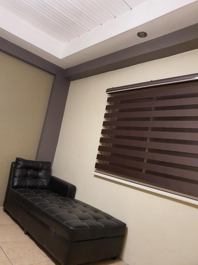 2428 Suites Urdaneta 外观 照片