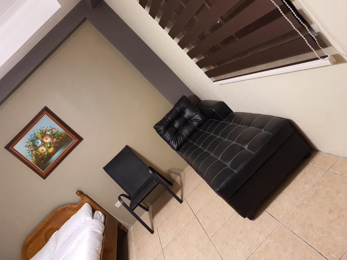 2428 Suites Urdaneta 外观 照片