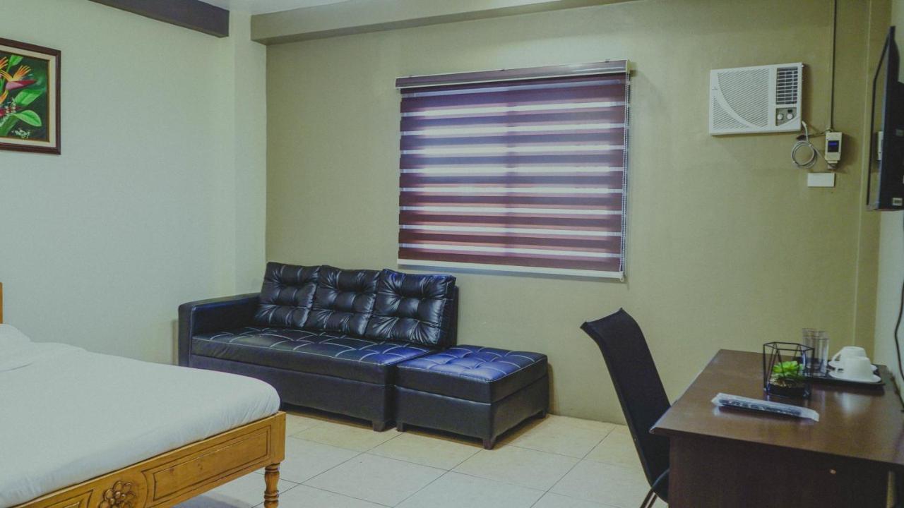 2428 Suites Urdaneta 外观 照片