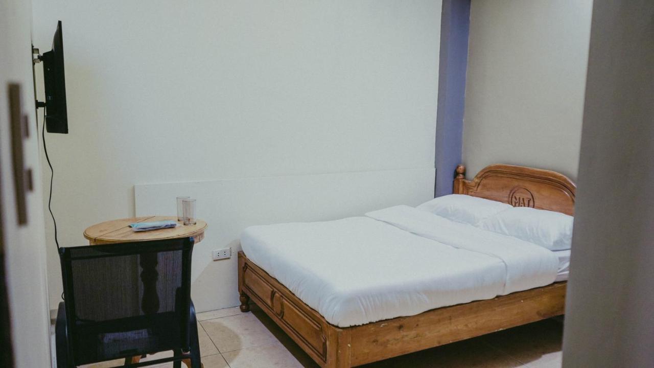 2428 Suites Urdaneta 外观 照片