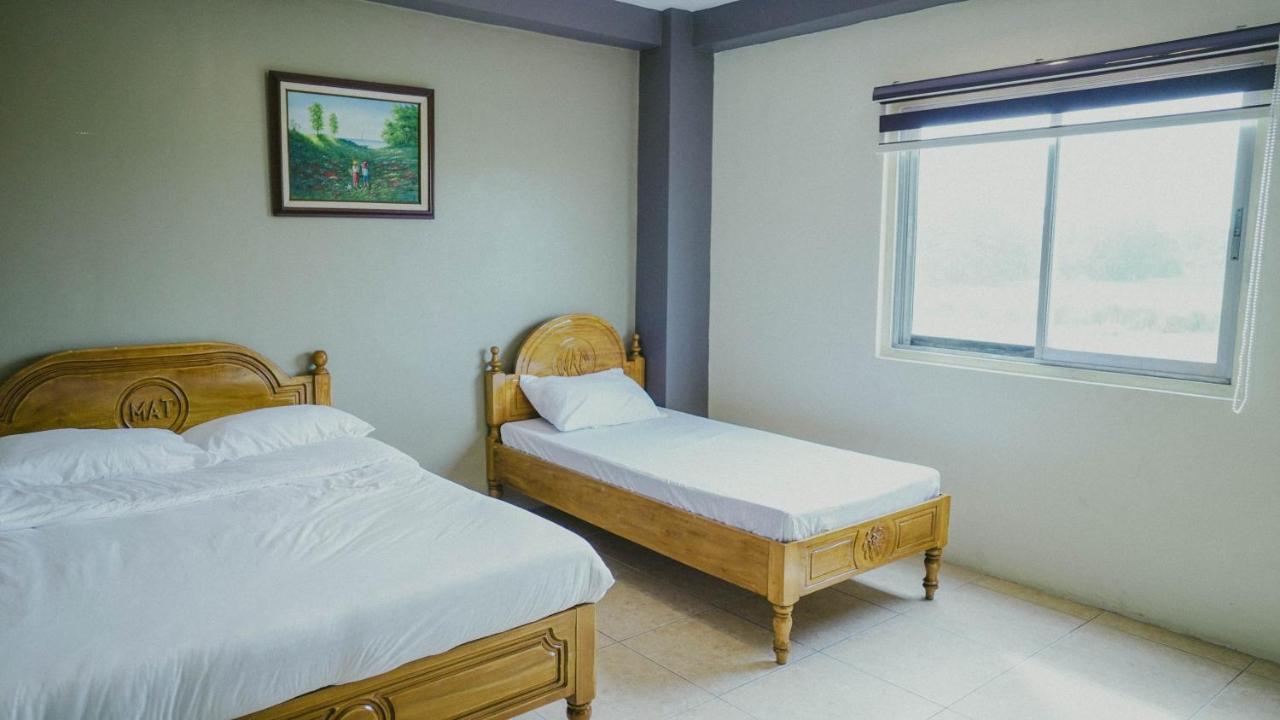 2428 Suites Urdaneta 外观 照片